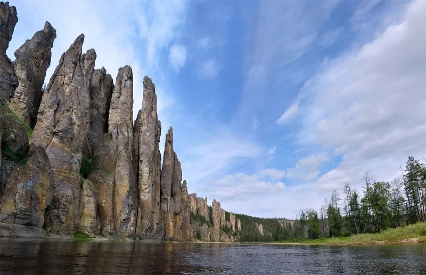 Природный парк Ленские столбы. Риродный парк «Ленские столбы». Река Лена Ленские столбы. Национальный парк «Ленские столбы» в Якутии (Россия).