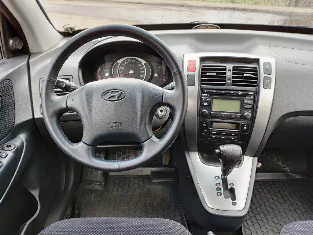 Hyundai Tucson 2008 салон. Hyundai Туксон 2008 салон. Hyundai Tucson 2008 интерьер. Хёндай тушкан 2008 салон.