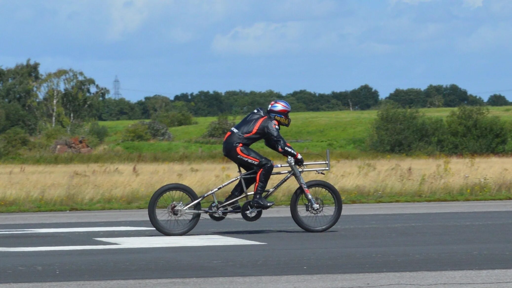 Эрик барон рекорд скорости. Быстрый велосипедист. Швейцарец франсуа жисси. Денис мюллер-коренек рекорд. Дениз мюллер-коренек.