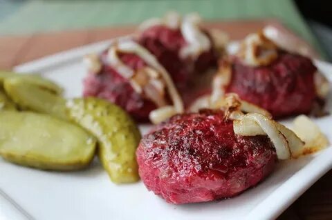 Колбаса из курицы со свеклой