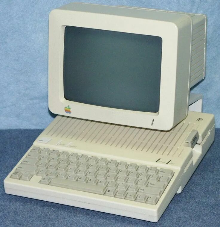 Old computer. Эппл 2 компьютер. Apple 2 1996. Apple 10 компьютер старый. Apple IIC.