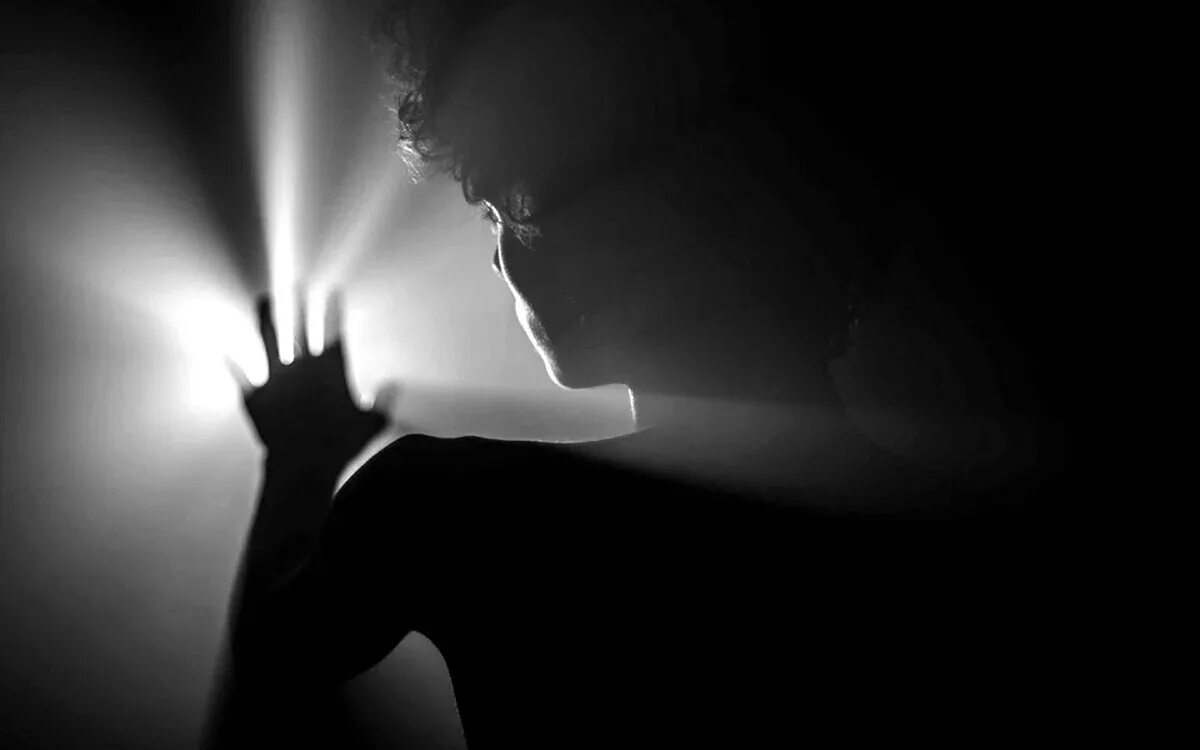 В луче света. Источники света во тьме. Свет во тьме. Свет во тьме. Хотя свет во тьме.
