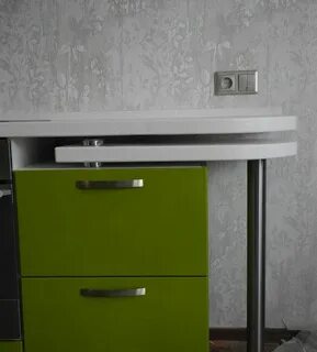 Шкаф с выдвижной столешницей