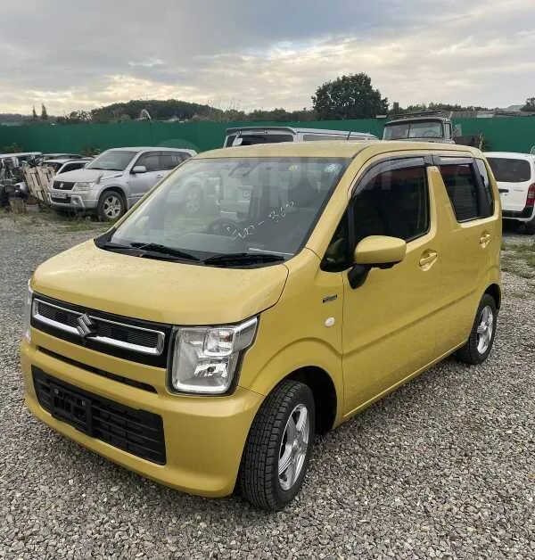 Купить сузуки 2017. Suzuki Wagon r 2017. Сузуки вагон 2017. Suzuki Wagon r Stingray Hybrid. Сузуки вагон р 2017 года.