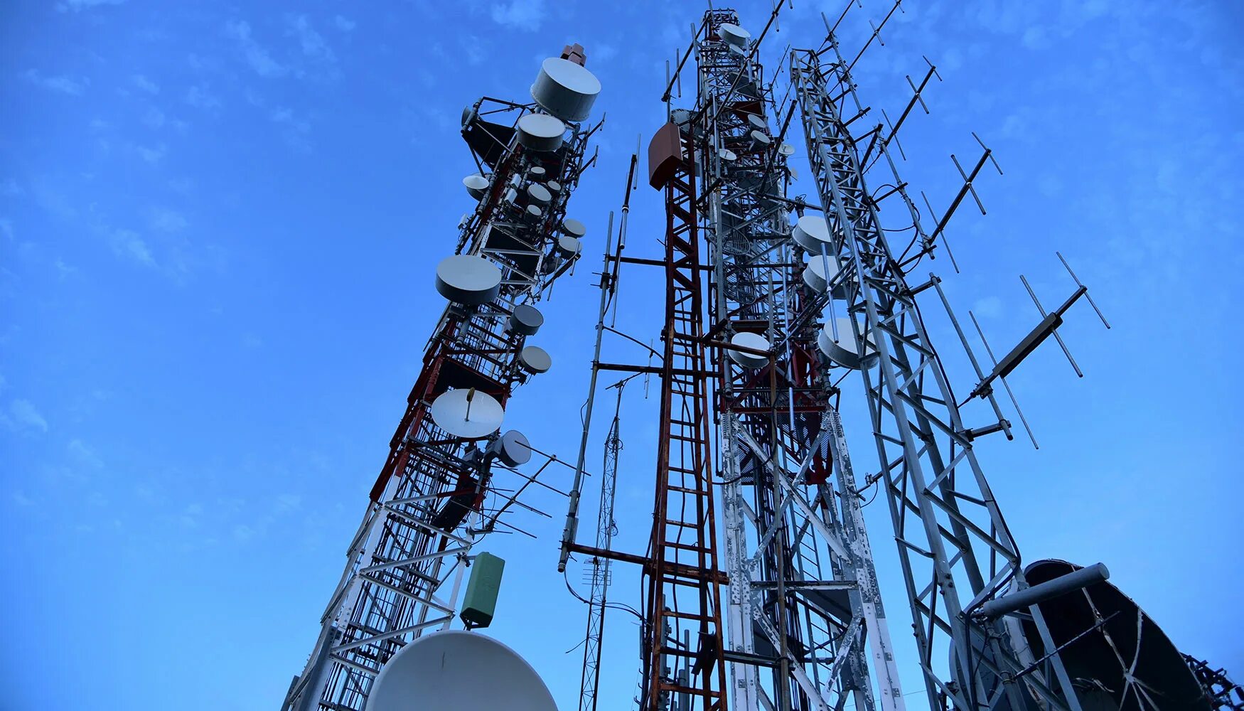 Изменение вещания каналов. Вышка сотовой связи 5g. 5g Antena. Телекоммуникации и связь. Теле- и Радиопередающие станции.