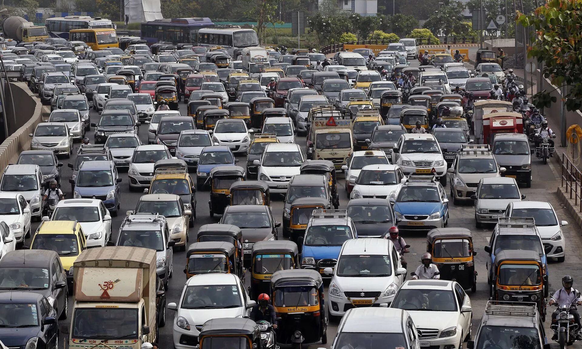 Автомобильный транспорт влияние. Автомобильный транспорт. Автомобильный транспорт загрязнение. Экология автомобильного транспорта. Загрязнение окружающей среды автотранспортом.