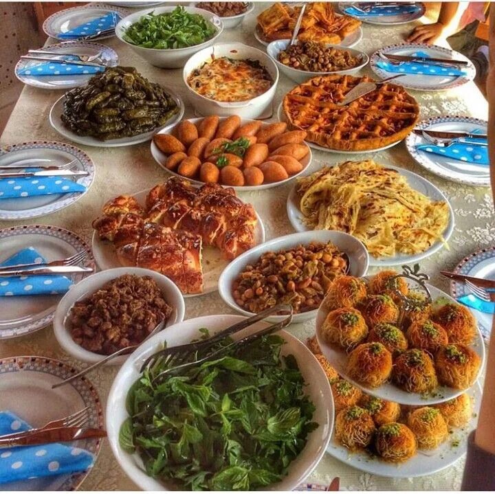 Вкусные блюда для ифтара. Праздничный стол на Рамадан. Блюда на праздничный стол Рамадан. Еда на ифтар.