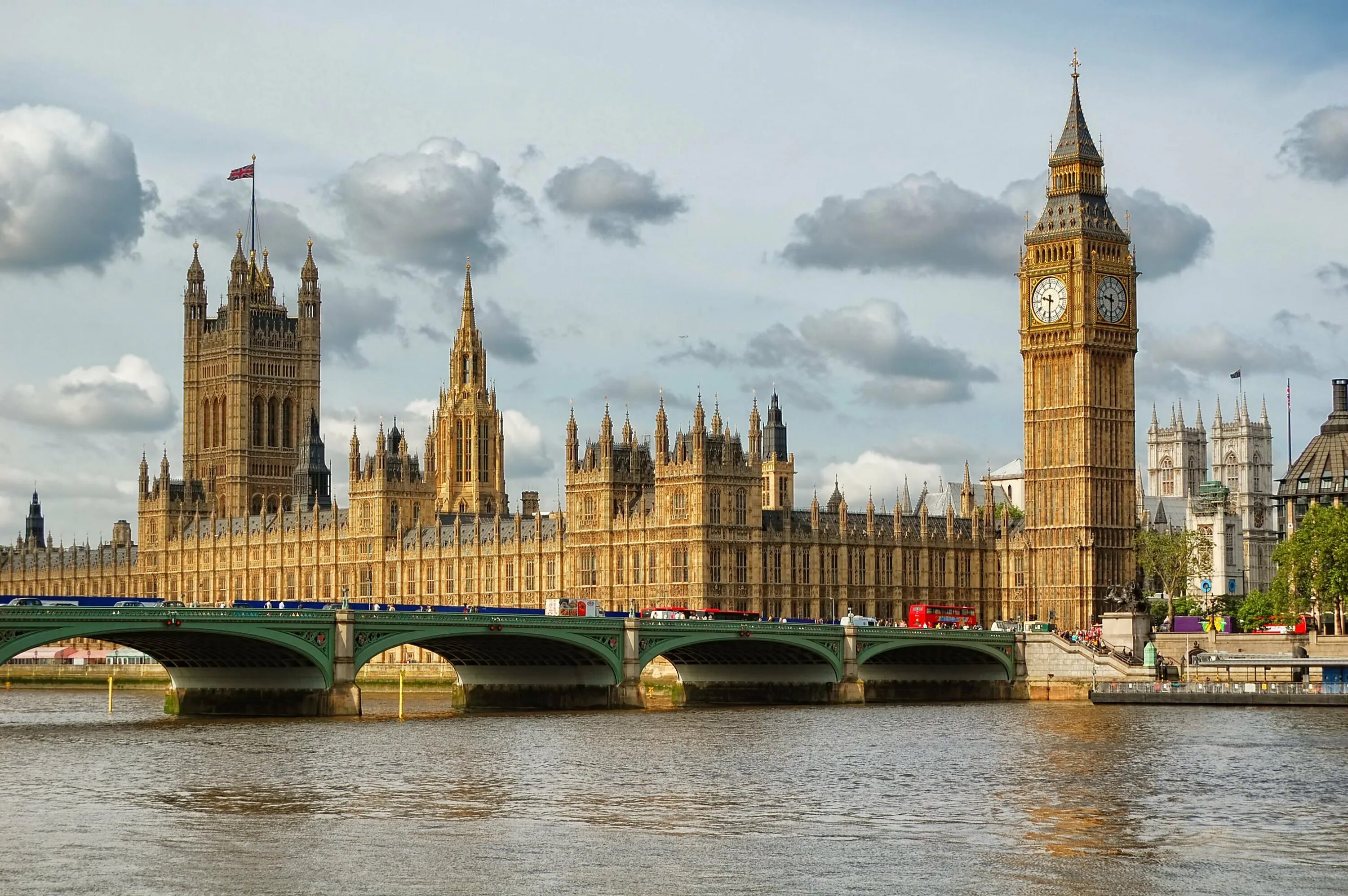 Вестминстерский дворец Лондон. Парламент Великобритании Лондон Биг Бен. Лондон и Темза Биг Бен. Биг Бен и здание парламента.