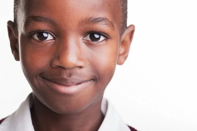 Один черный мальчик капитальчик. Один черный мальчик капитальчик. Мальчик афроамериканец. Улыбка африканца. Мальчик а черный это мальчик.
