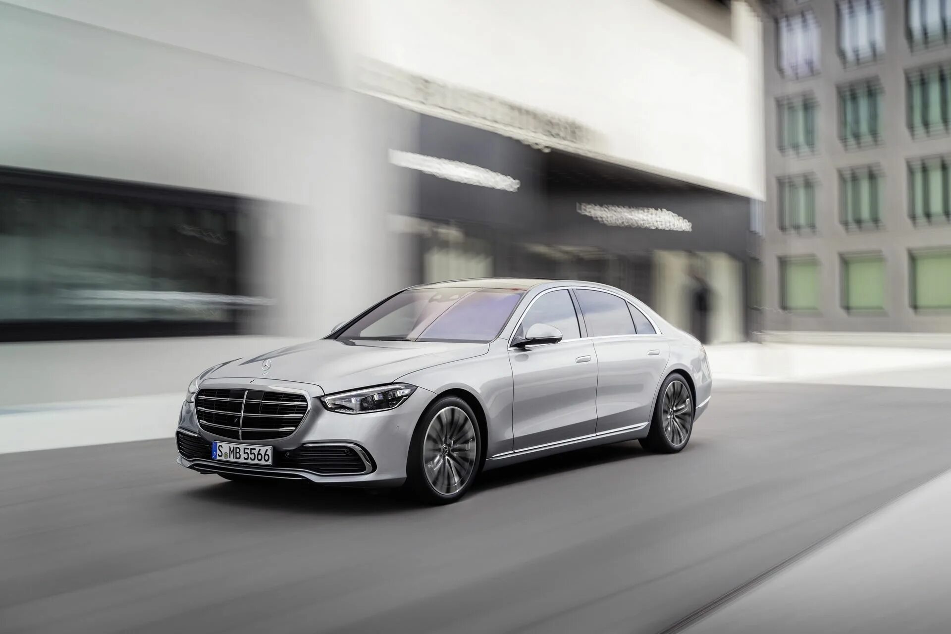 Мерседес, новый выпуск mercedes benz. Первый s класс мерседес. Мерседес-бенц s класс 2021. Мерседес последнее поколение. Bmw m550i xdrive.