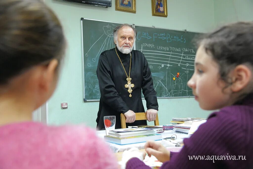 Учитель в православную школу. Священник в школе. священник учитель.