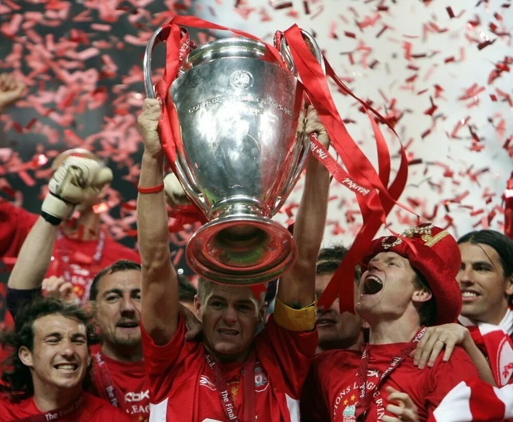 Чемпион уефа 2005. Джеррард с Кубком ЛЧ. Liverpool празднование 2005.