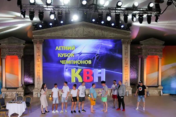 Квн летняя лига. Раисы 2017. Квн лучшие квнщики 2022. Зеленоград квн. Квн высшая лига логотип.