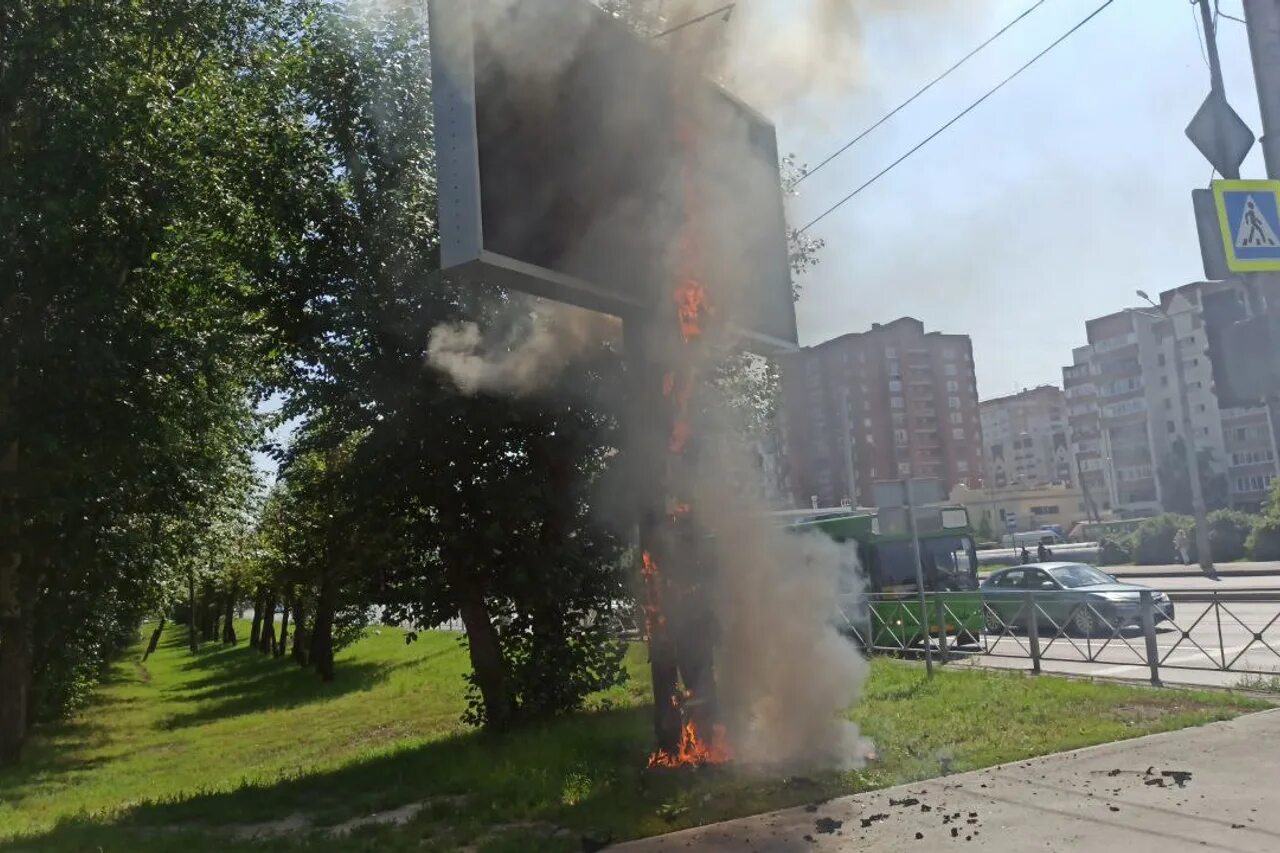 что горит в тюмени сейчас. тц вояж тюмень. пожар на заводе. тюмень на данный момент. пожар фото.