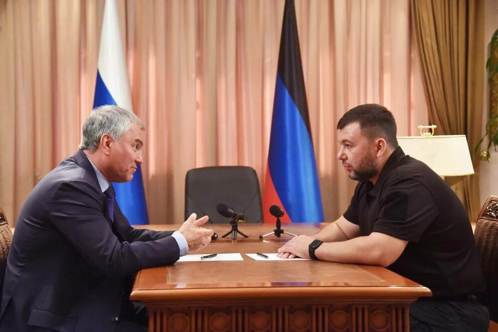 Депутаты днр. Глава донецка пушилин. пушилин и володин. вячеслав володин и денис пушилин. денис пушилин днр.