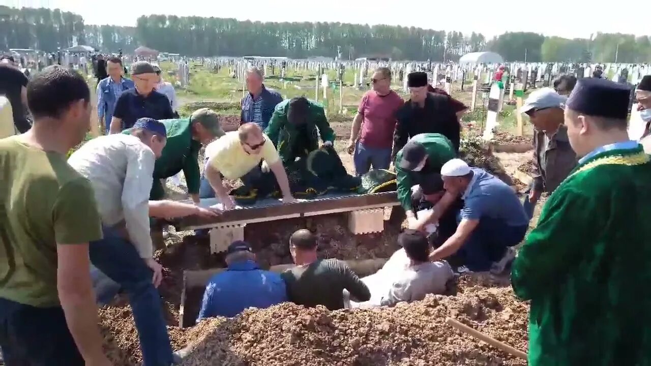 Прощание с казанскими школьниками. Похороны сычева