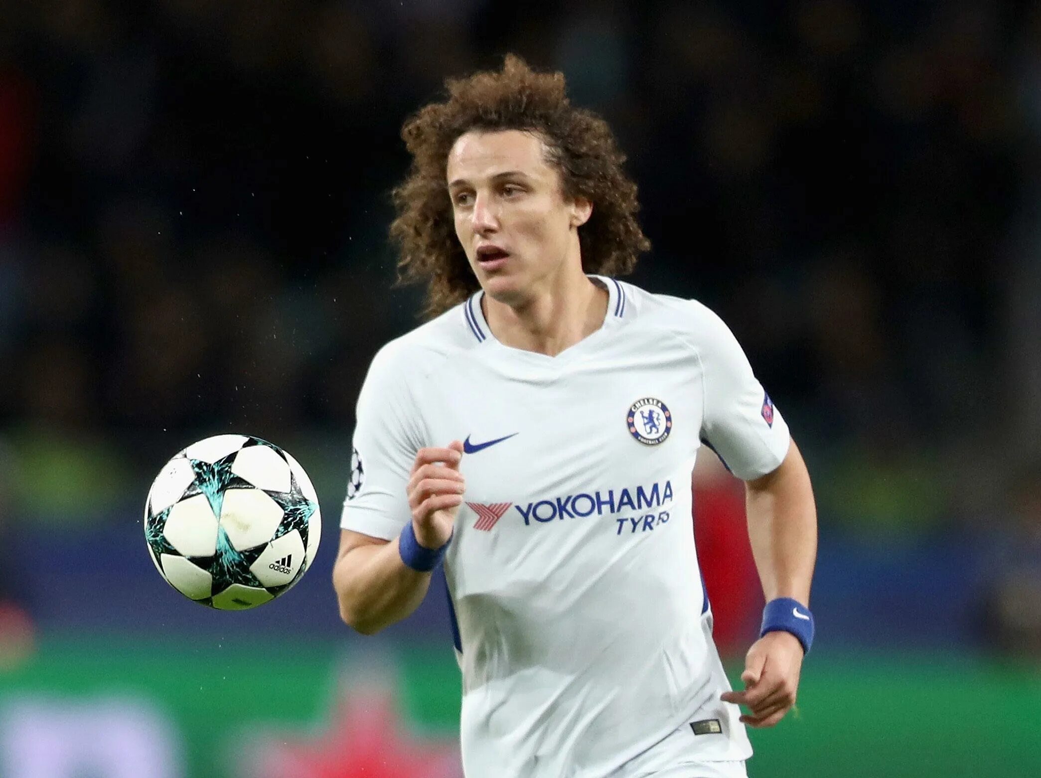 Luis david. David luiz футболист. ребекка луис дэвид бекхэм.