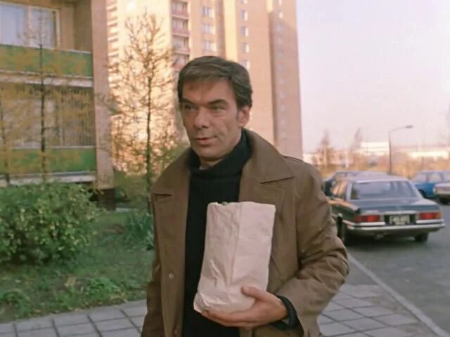 Москва глазам не верила. Москва слезам не верит оскар вручение. Москва глазам не верила. Москва глазам не верила. Москва слезам не верит фото в электричке.