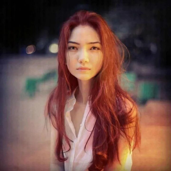 Узкоглазая девушка. Рыжая казашка. Казашки с рыжими волосами. Казахские девушки рыжие.