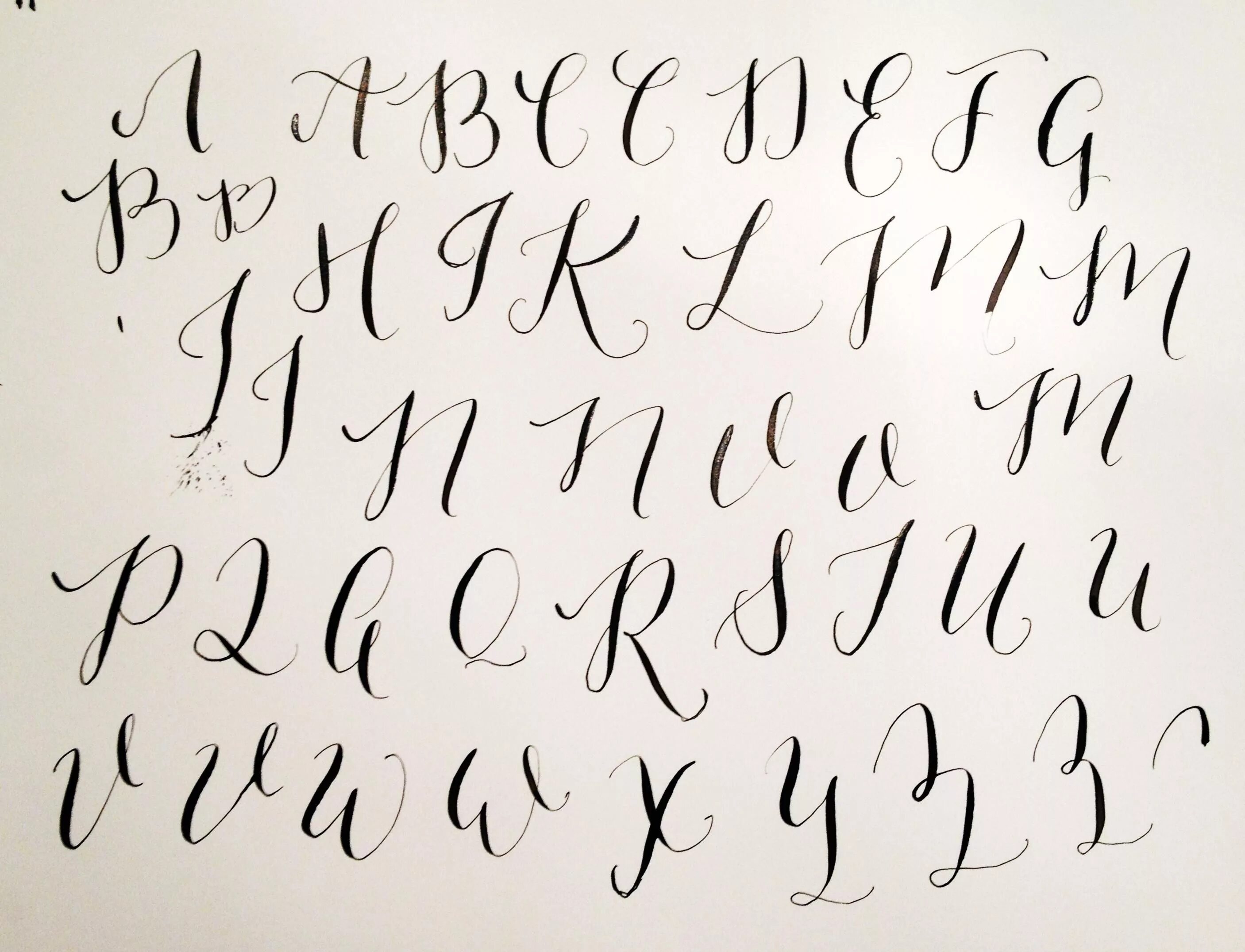 каллиграфия. каллиграфический почерк. каллиграфический почерк. красивый алфавит. каллиграфические буквы для росписи.