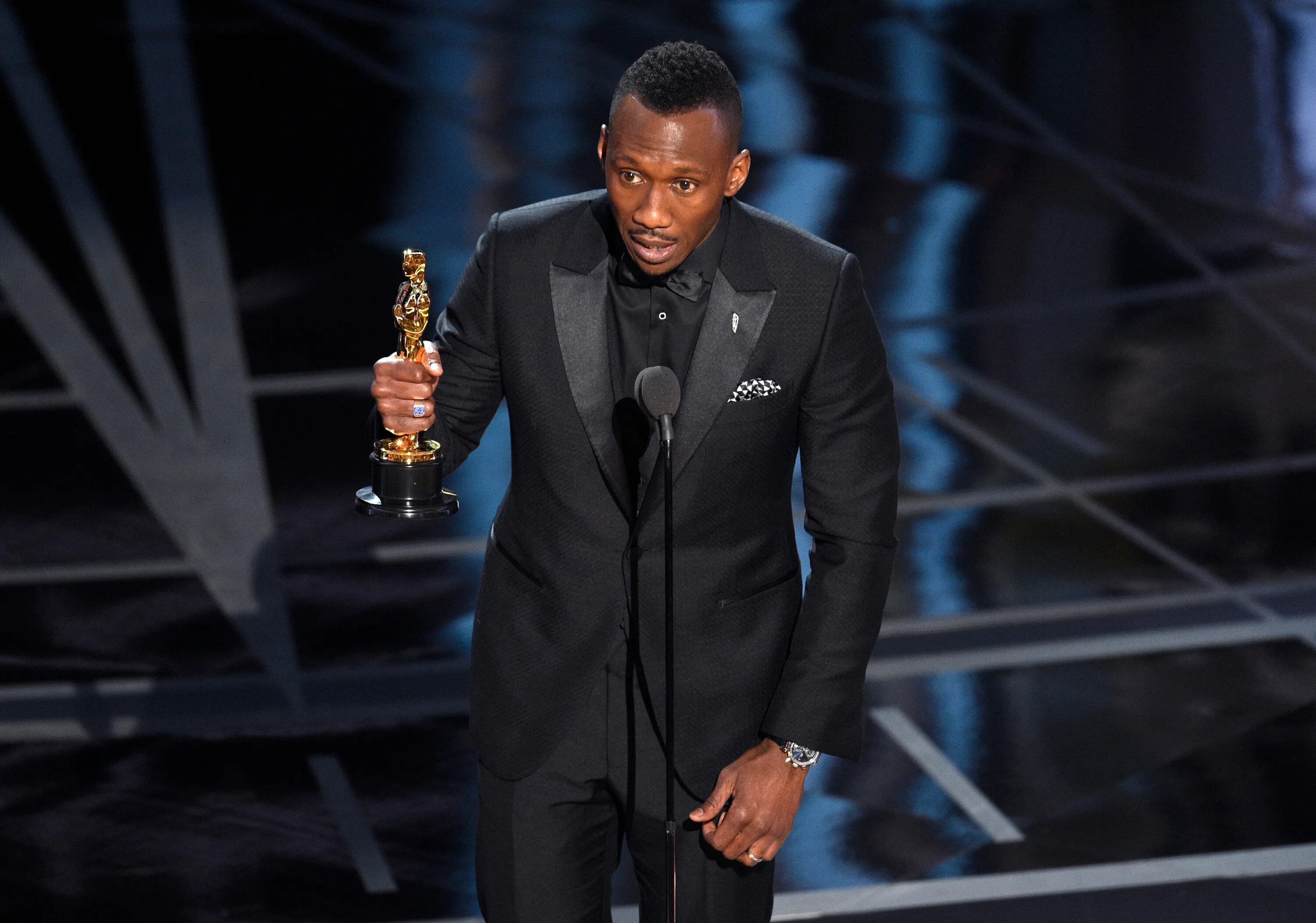 Оскар ножа. Mahershala ali 2017. лунный свет оскар.