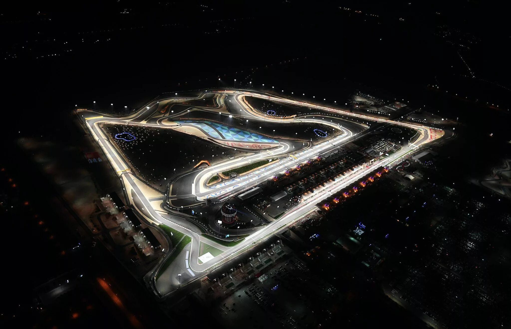 Бахрейн формула 1. Бахрейн f1. Гоночная трасса лосаил катар. Гран при бахрейна 2012. Bahrain grand prix.