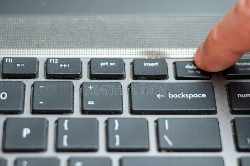 Компьютер backspace. Кнопка бэкспейс на ноутбуке. Backspace на клавиатуре. Бекспейс на клавиатуре ноутбука. Backspace на клавиатуре ноутбука.