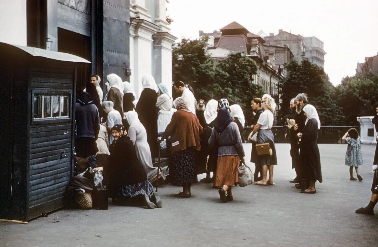 1958 год россия. СССР 1958. Повседневная жизнь советских людей. Советские люди 1950. СССР 60-Е годы.