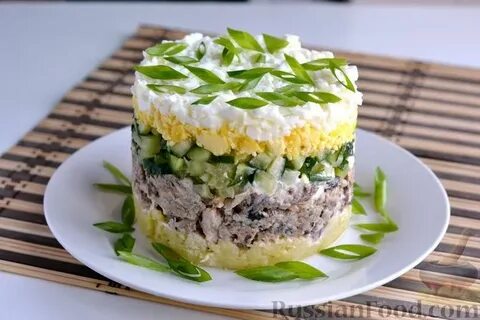 Салат с консервы рыбной и яйцом огурцом
