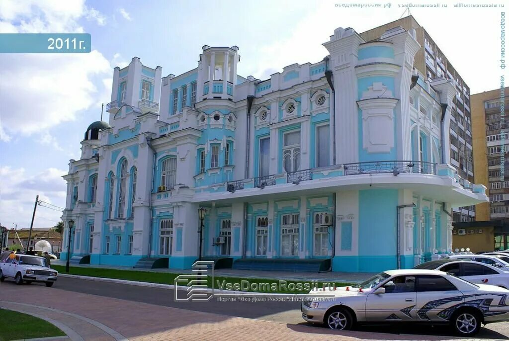 красная набережная 13. красная набережная 34 астрахань. астрахань красная набережная дом с зеленой крышей. красная набережная 1. красная набережная 44 в астрахани.