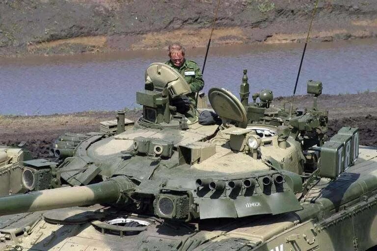 Б т ук. Танк т 80ук. Т-80ук. Т-72 С КОЭП штора. Т-80ук штора.