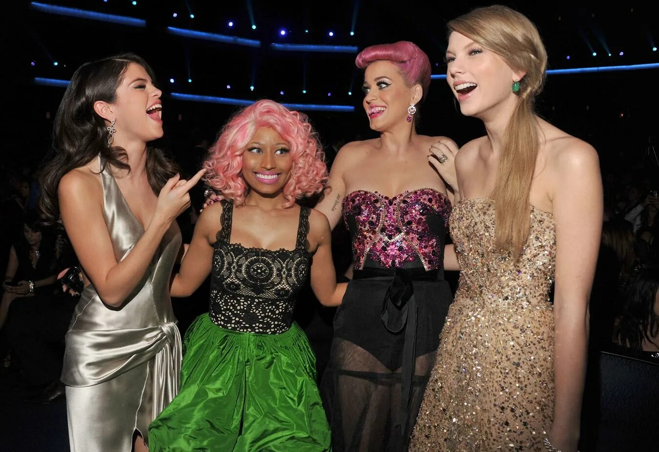 что говорят о вечеринке звезды. что говорят о вечеринке звезды. майли сайрус и ким кардашян. мадонна и бейонсе. что говорят о вечеринке звезды.