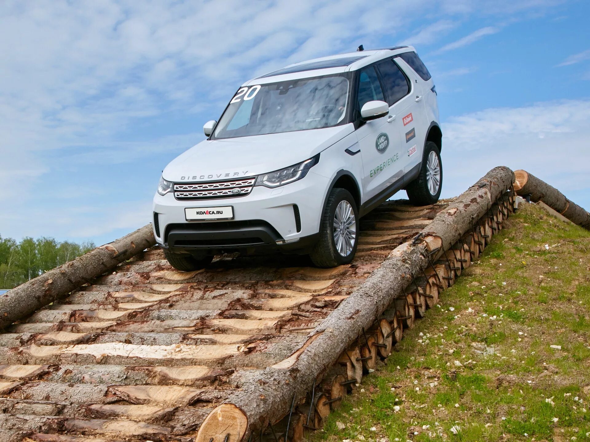 Дискавери ру. Land Rover Discovery 5. Ленд Ровер Дискавери 5 поколения. Land Cruiser Discovery 5. Ленд Ровер Дискавери 5 на бездорожье.