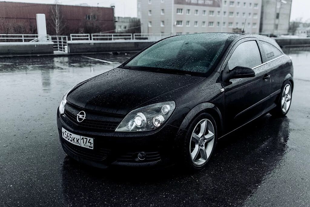 Opel h отзывы. Opel Astra h GTC черная. Opel Astra GTC H 1.8. Opel Astra h 2007 1.8. Opel Astra GTC H Рестайлинг 2007.