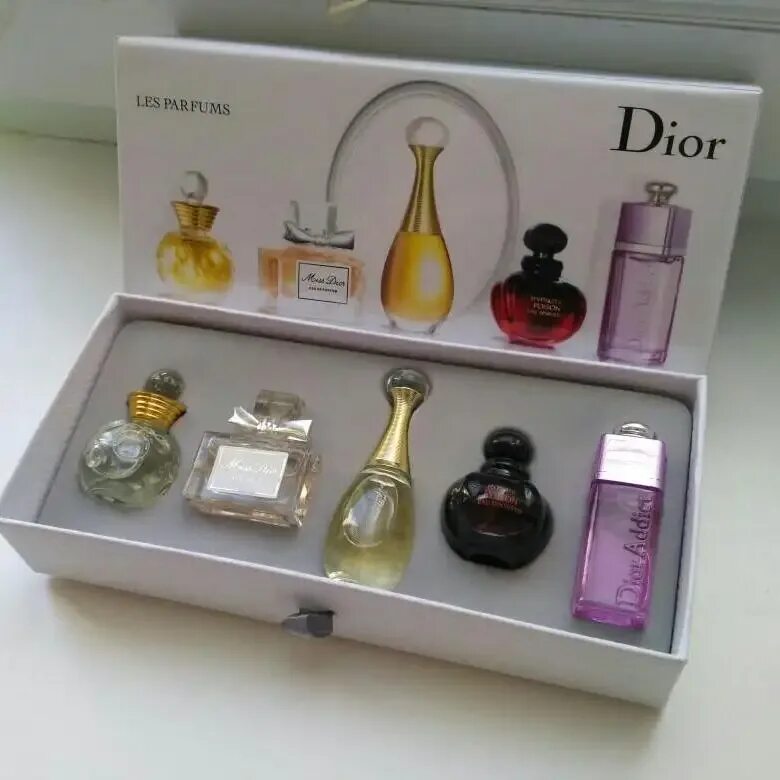 Набор духов оригинал. Подарочный набор Christian Dior les Parfums 5in1. Набор Кристиан диор 5 в 1. Набор диор косметика 5в1. Набор духов диор Parfums Christian Dior.