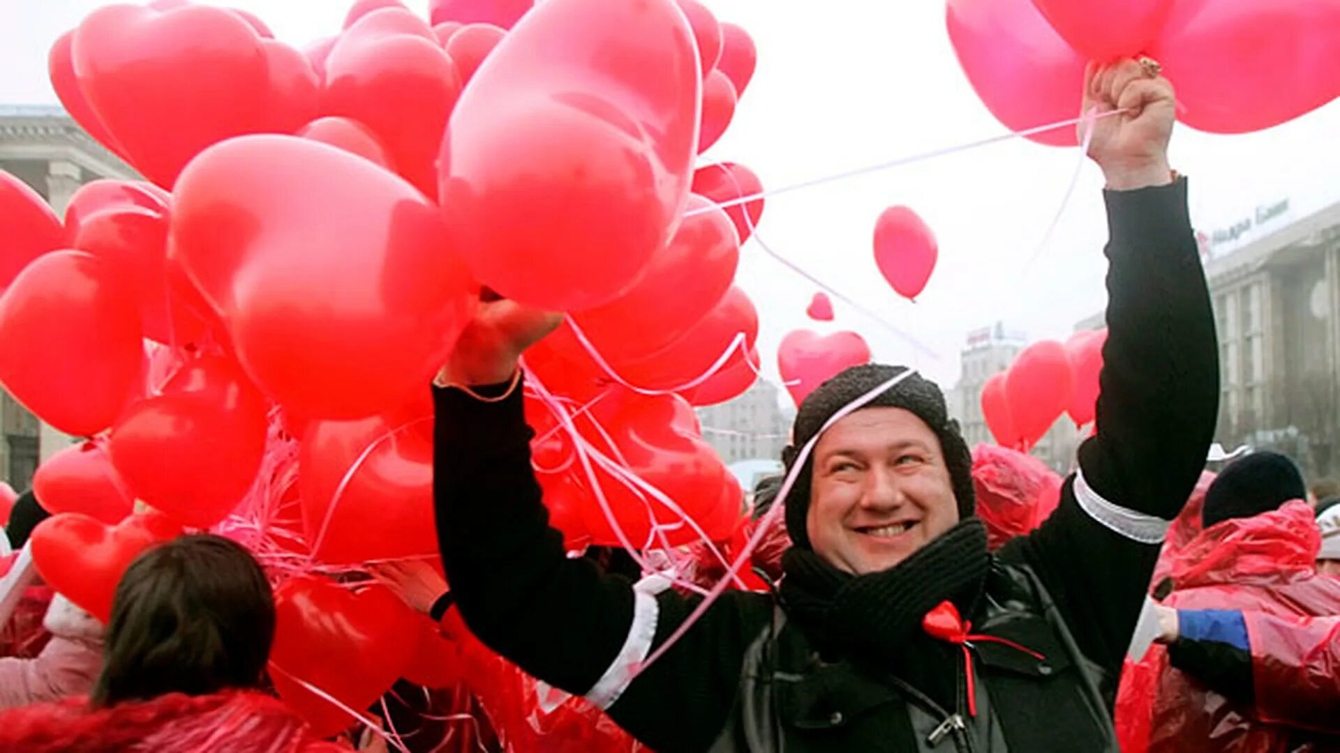 Какой сегодня праздник в россии 14 февраля. День влюбленных Москва. Празднование 14 февраля в России.