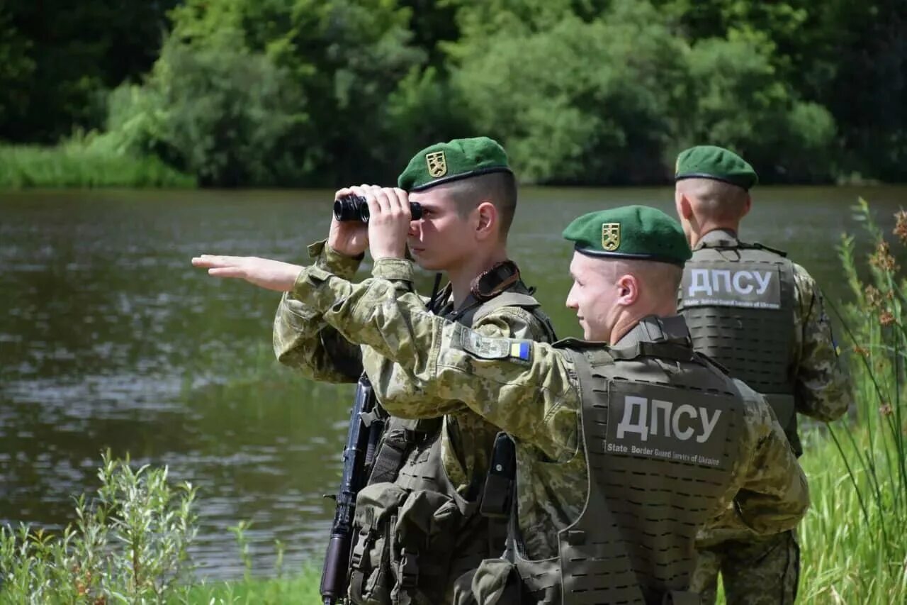 Новости беларуси украина. Пограничники Украины. Белорусские пограничники учения. Украинские пограничники. Украинские пограничники на границе с Беларусью.