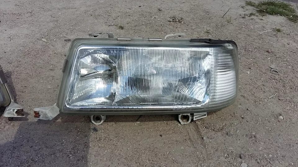 Стекло фары ауди 80 б4. Стекло фары левой ауди 80б3 130711 lucid. Фары depo audi 80 b3. Стекло фары ауди 80 б4. Audi 80 линзы.
