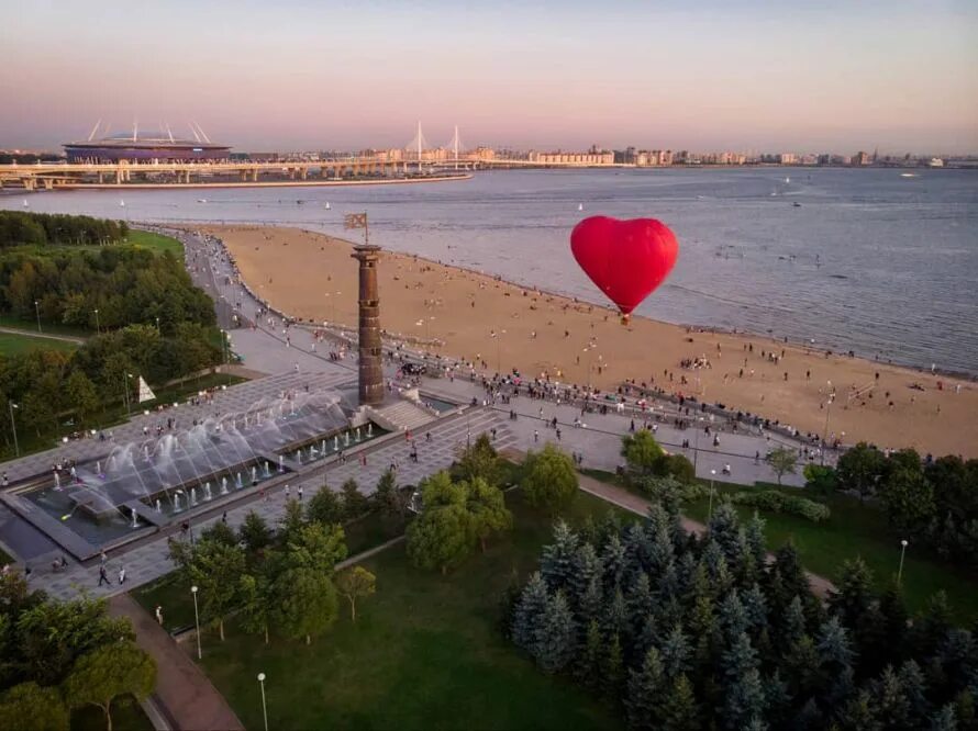Парк 300 спб. Парк 300-летия санкт-петербурга. питер парк 300 летия. приморский район спб парк 300 летия. парк 300-летия санкт-петербурга вечером.