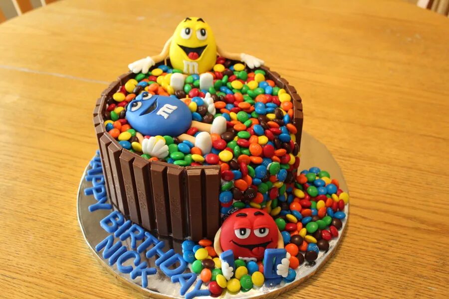 Торт эм энд эмс. Торт m&amp;m. торт m m&#039;s. торт m ms для мальчика. тортик ммдемс.