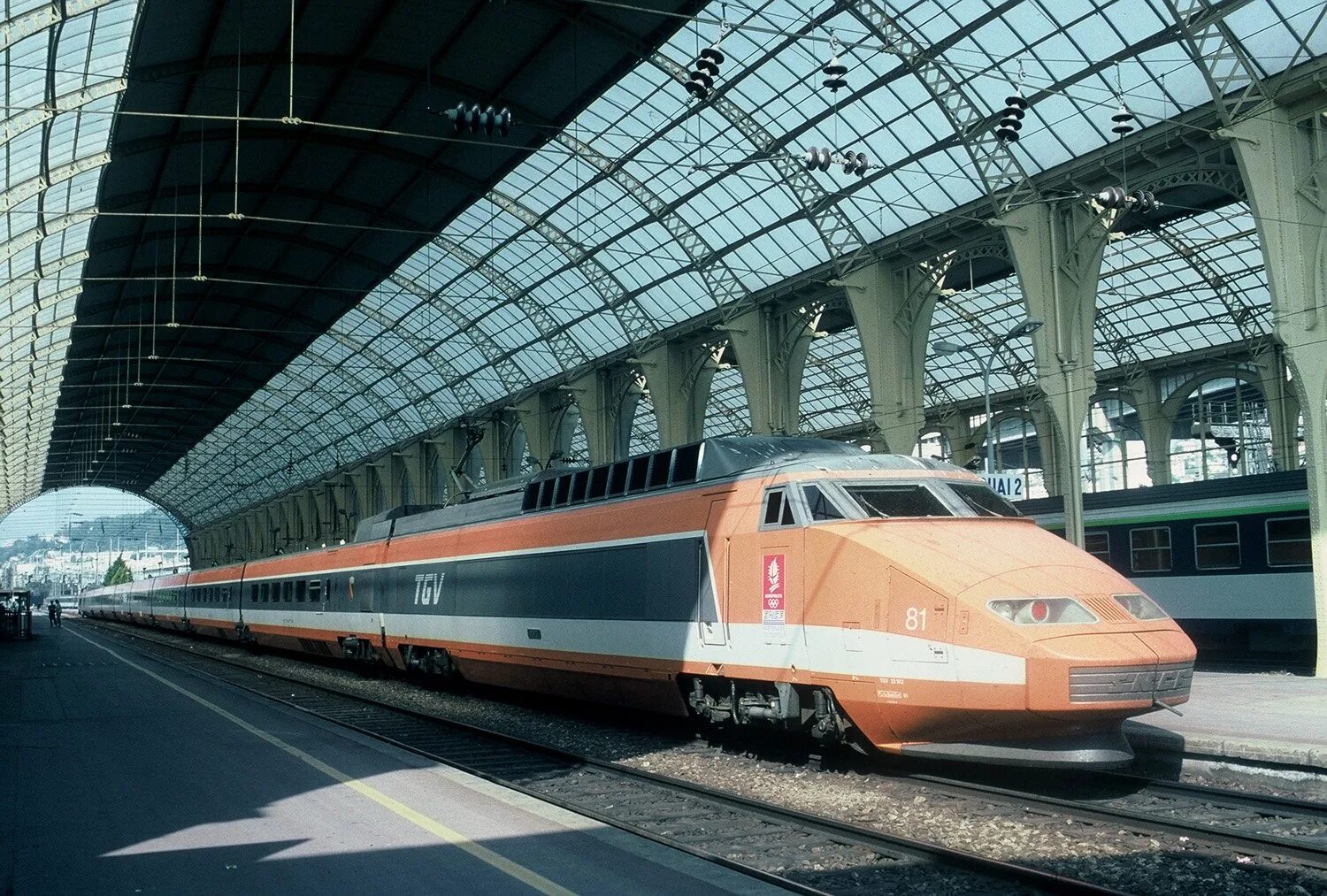 Французские скоростные поезда TGV. Скоростной поезд TGV Франция. Французский поезд TGV. ТЖВ Франция.