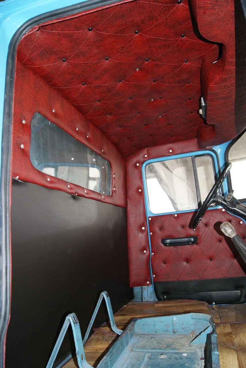 Обшивка зил. Обшивка кабины зил 130. Зил 130 салон. Обшивка салона зил 131. Зил 130 салон кабина.