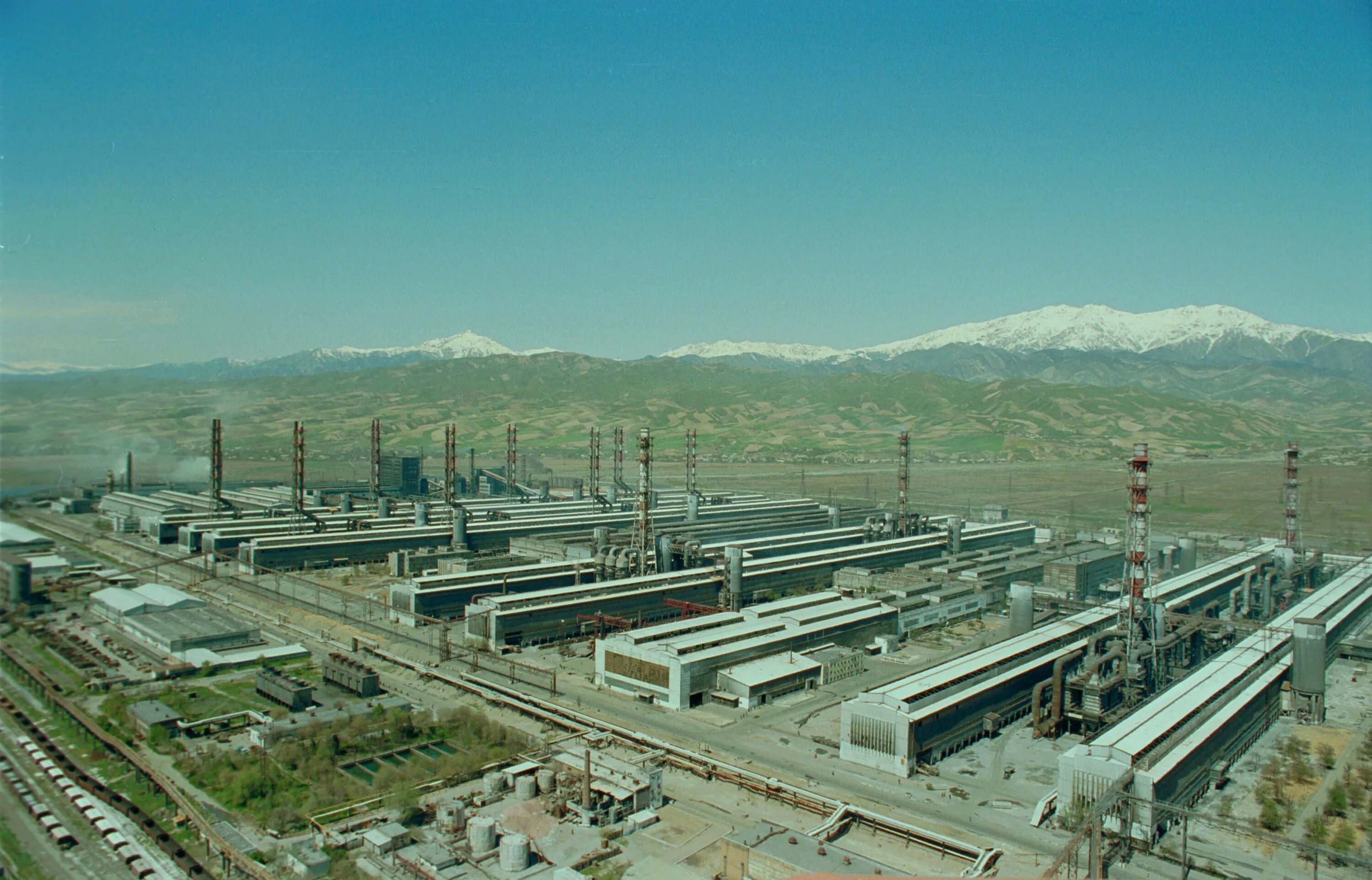 Завод ТАЛКО В Таджикистане. Алюминиевый завод ТАЛКО Таджикистан. Алюминиевый завод в Таджикистане. Алюминиевый завод Турсунзаде Таджикистан.