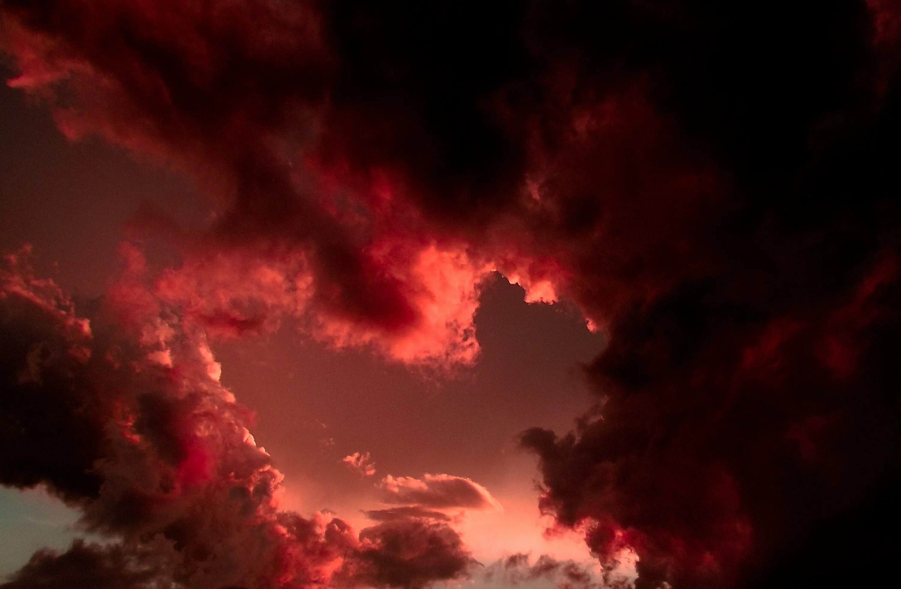Есть красное облако. Красное небо. Красные облака. Красное небо Эстетика. Красные облака Эстетика.