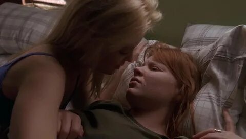 Lauren Ambrose and Mena Suvari - six Feet Under S4e08 xHamster