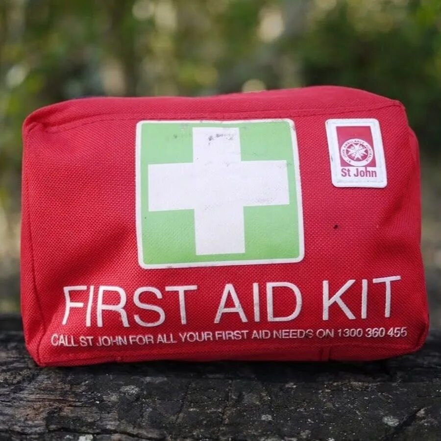 First medicine. Аптечка в горах. First Aid Kit Label. Mountain first Aid Kit. First Aid Kit names.