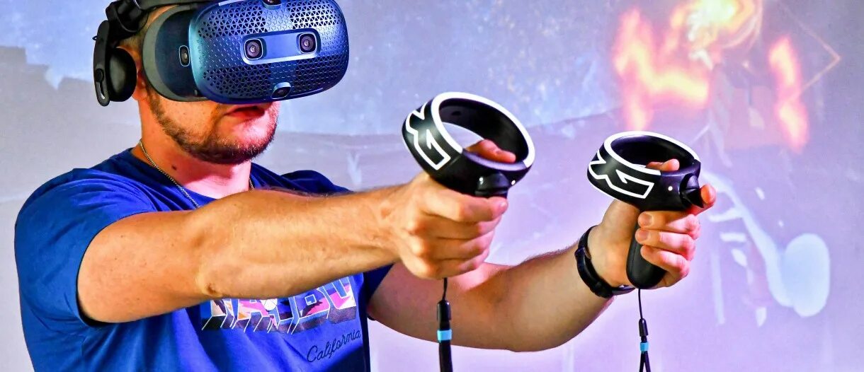 Система виртуальной реальности htc vive. Вр очки htc vive. htc viva cosmos контроллер. шлем виртуальной реальности (vr шлем) htc vive cosmos elite &lt;99hart008-00&gt;. vr шлем htc viva cosmos упаковка.