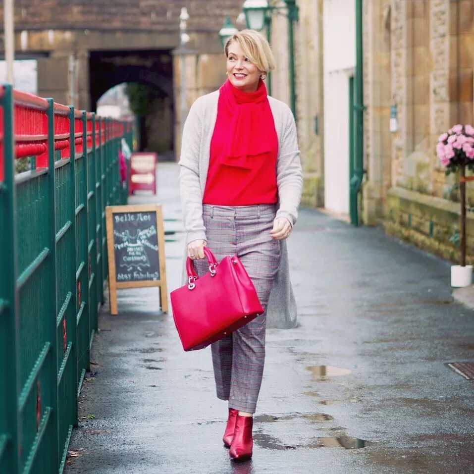 Образы с рюкзаком женщины. Сумки для женщин после 50 лет. Сумка для женщины 50 лет. Сумка для женщины 50 лет. Сумки для женщин после 50 лет.