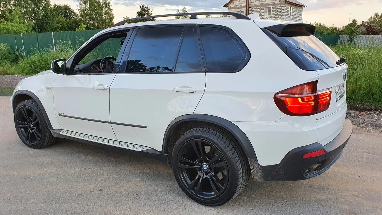 Х 5 20х х 5. БМВ х5 е70 белый. BMW x5 e70 белый. Диски BMW x5 e70. BMW x5 e70 черные диски.