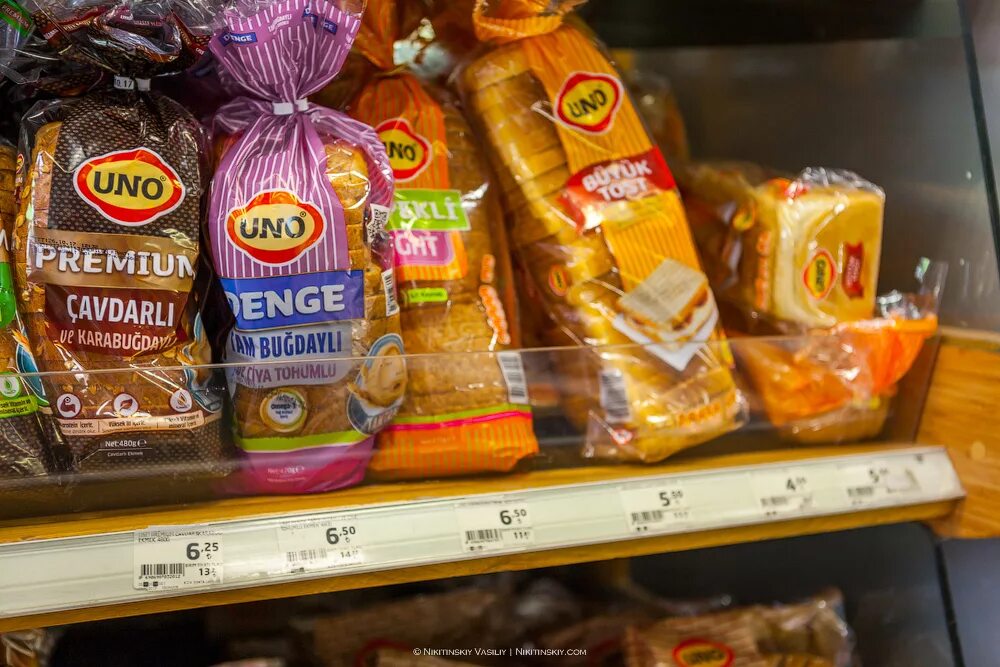 Turkey цена. Турецкие продукты питания. Продукты в Турции. Еда в Турции в супермаркетах. Турецкий хлеб в магазинах.